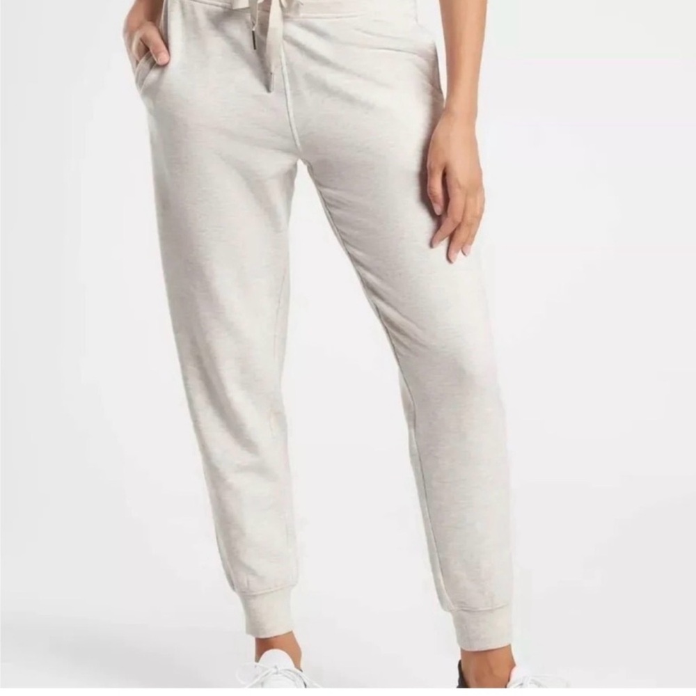 Athleta Balance Jogger in toasted brown size small